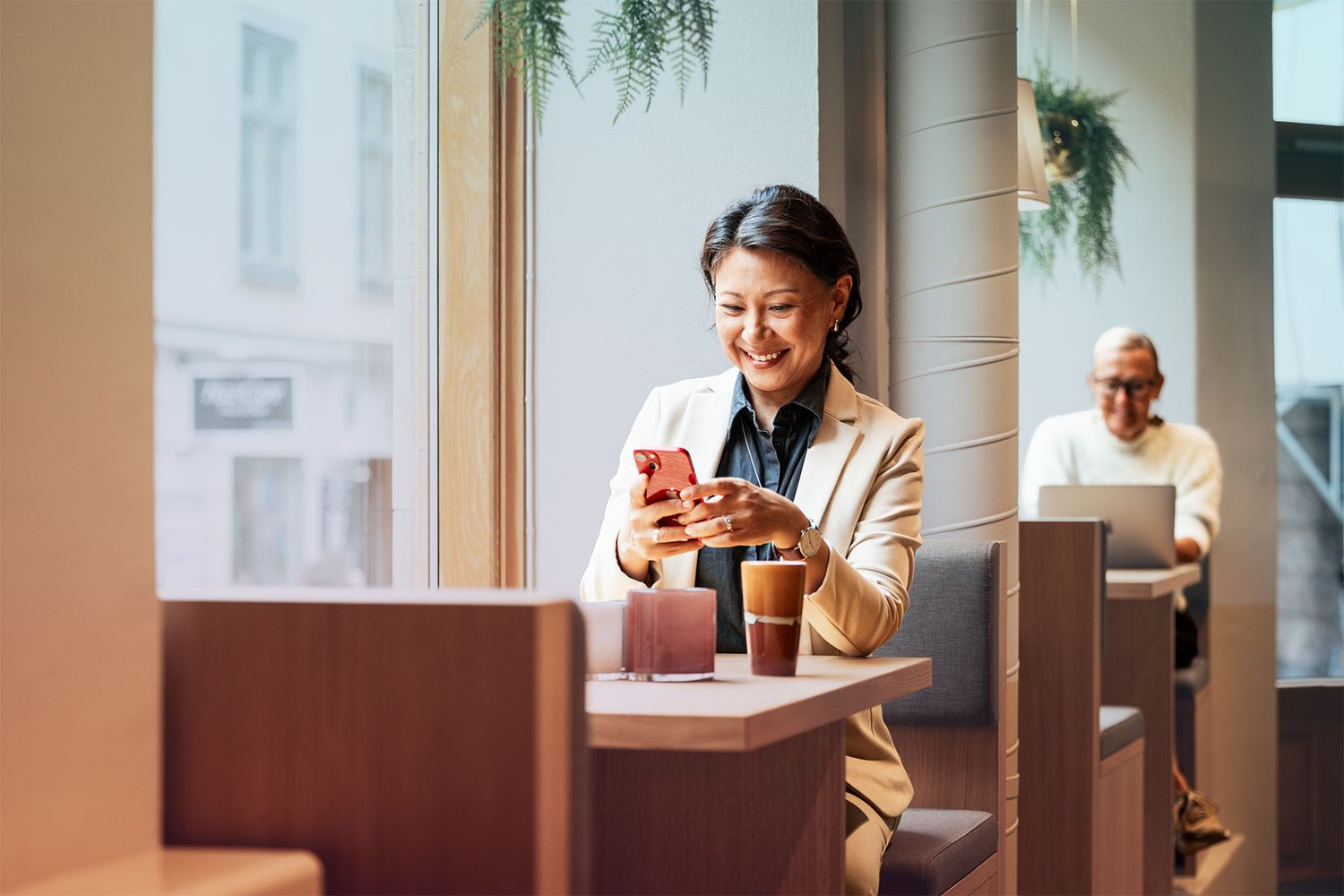 cafe-woman-asian-mobile-smiling-dstny