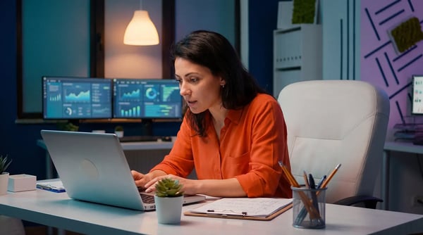Office-nighttime-woman-laptop-working